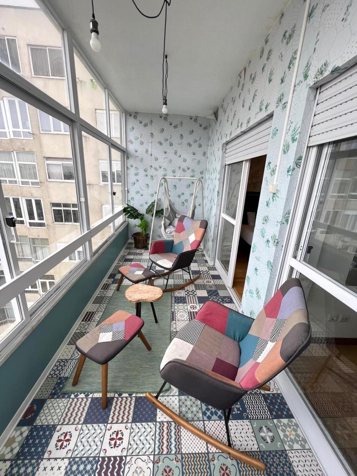 Cozy Apartment In Central Almada W Swing Chairs Exterior photo